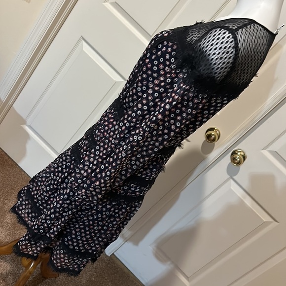 Diane Von Furstenberg Mini Dress. Size 6 - Picture 5 of 14